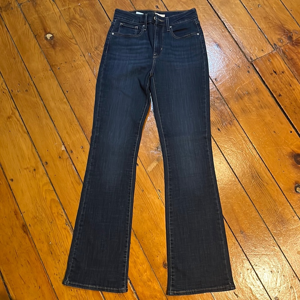 Levi’s 725 high rise bootcut jeans